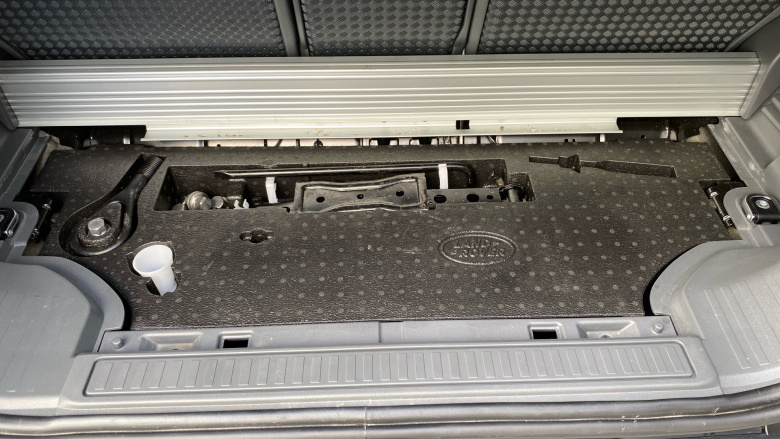 Land Rover Defender 3.0 D250 SE 90 3dr Auto Diesel Estate